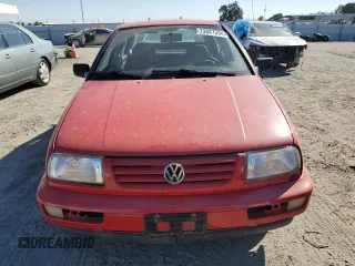 1998 Volkswagen Jetta z VIN 3VWRA81H3WM266221, wystawiony jako Copart lot #73887594 z przebiegiem 223 127 mil mil oraz Czysty tytuł • Clean title. Historia ofert i sprzedaży dostępna na DreamBid. Obrazek 5.