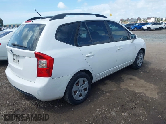 2009 Kia Rondo LX with VIN KNAFG528797266266, listed as a IAAI auction lot 41904944 with 139,028 mi miles. Bid and sale history available at carsss.com. Image 4.