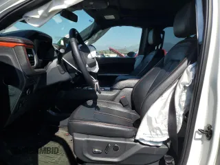 2023 Ford Expedition Timberline с VIN 1FMJU1RGXPEA34504, выставлен на аукционе Copart как лот 50293165 с пробегом 18 986 миль миль и Списание • Salvage title. История ставок и продаж доступна на DreamBid. Изображение 7.