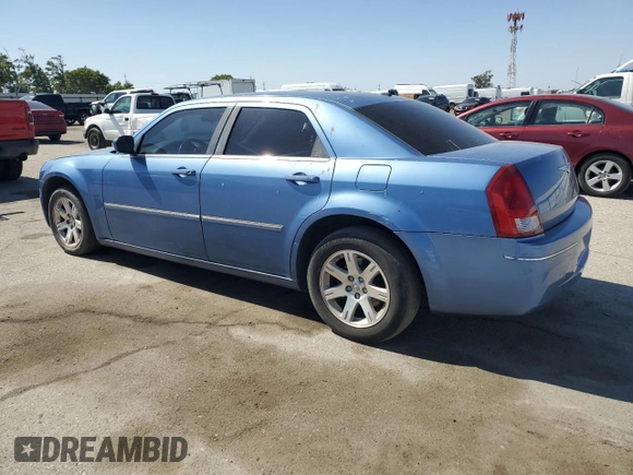 2007 Chrysler 300 Touring z VIN 2C3KA53G17H846188, wystawiony jako Copart lot #56031625 z przebiegiem 121 198 mil mil oraz Szkoda całkowita • Salvage title. Historia ofert i sprzedaży dostępna na DreamBid. Obrazek 2.