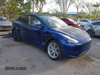 2024 Tesla Model Y с VIN 7SAYGDED5RF015208, выставлен на аукционе IAAI как лот 41608087 с пробегом 10 059 миль миль и . История ставок и продаж доступна на DreamBid. Изображение 1.