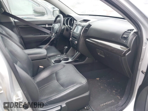 2011 Kia Sorento EX with VIN 5XYKU3A13BG032427, listed as a IAAI auction lot 41930043 with 301,883 mi miles. Bid and sale history available at carsss.com. Image 5.