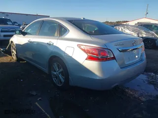 2013 Nissan Altima 2.5 SL with VIN 1N4AL3AP2DC239780, listed as a IAAI auction lot 41314693 with 109,838 mi miles. Bid and sale history available at carsss.com. Image 3.