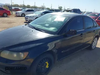 2005 Volvo S40 with VIN YV1MS682952077556, listed as a IAAI auction lot 41664901 with 1 mi miles. Bid and sale history available at carsss.com. Image 11.