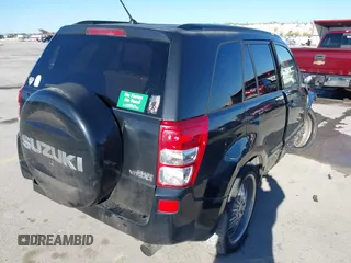 2008 Suzuki Grand Vitara Luxury z VIN JS3TE947984100162, wystawiony jako IAAI lot #41483629 z przebiegiem 140 339 mil mil oraz . Historia ofert i sprzedaży dostępna na DreamBid. Obrazek 4.