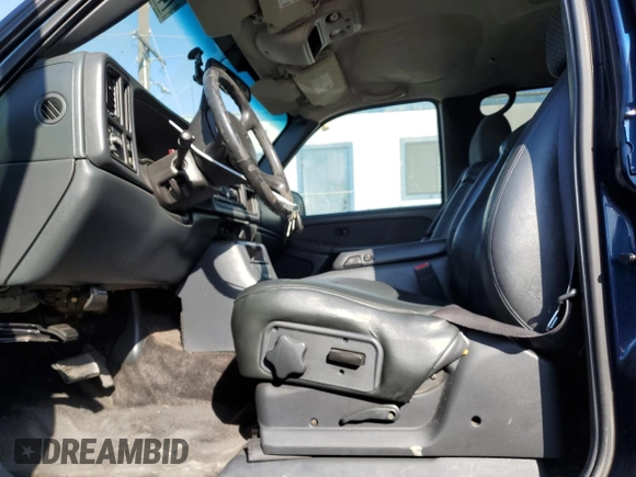 2002 Chevrolet Avalanche with VIN 3GNEC13T02G128530, listed as a Copart auction lot 74016064 with 290,258 mi miles and Salvage Title. Bid and sale history available at DreamBid. Image 7.
