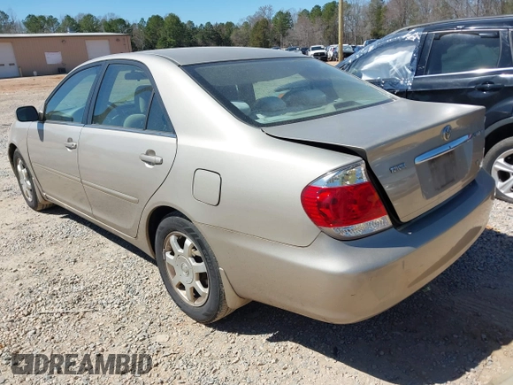 2006 Toyota Camry LE z VIN 4T1BF32K76U631283, wystawiony jako IAAI lot #41828021 z przebiegiem 332 063 mil mil oraz . Historia ofert i sprzedaży dostępna na DreamBid. Obrazek 3.