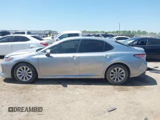 2019 Toyota Camry LE z VIN 4T1B11HK8KU789295, wystawiony jako IAAI lot #41993966 z przebiegiem 94 165 mil mil oraz . Historia ofert i sprzedaży dostępna na DreamBid. Obrazek 14.