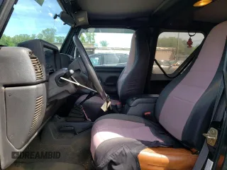 2002 Jeep Wrangler X z VIN 1J4FA39S12P759967, wystawiony jako Copart lot #57851495 z przebiegiem 178 035 mil mil oraz Szkoda całkowita • Salvage title. Historia ofert i sprzedaży dostępna na DreamBid. Obrazek 7.
