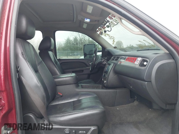 2010 Chevrolet Suburban LT with VIN 1GNUKJE38AR274572, listed as a IAAI auction lot 42022321 with 260,690 mi miles. Bid and sale history available at carsss.com. Image 5.