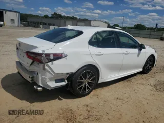 2022 Toyota Camry SE with VIN 4T1G11AK3NU682174, listed as a Copart auction lot 55779425 with 105,630 mi miles and Clean Title. Bid and sale history available at DreamBid. Image 3.