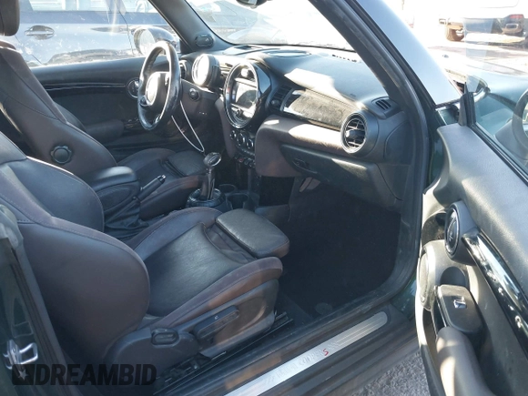 2016 MINI Convertible S с VIN WMWWG9C52G3A91914, выставлен на аукционе IAAI как лот 42703927 с пробегом 88 328 миль миль и . История ставок и продаж доступна на DreamBid. Изображение 5.