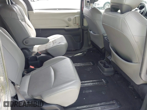 2022 Toyota Sienna XLE with VIN 5TDJRKEC4NS096888, listed as a IAAI auction lot 41901904 with 56,952 mi miles. Bid and sale history available at carsss.com. Image 8.