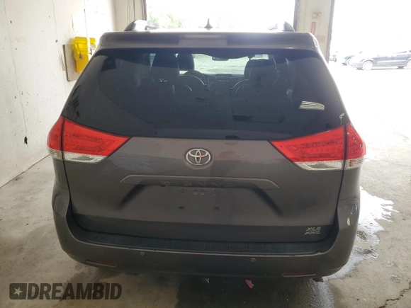 2012 Toyota Sienna XLE с VIN 5TDDK3DC8CS042919, выставлен на аукционе Copart как лот 62644385 с пробегом 135 252 миль миль и Списание • Salvage title. История ставок и продаж доступна на DreamBid. Изображение 6.