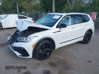 2023 Volkswagen Tiguan SE R-Line Black с VIN 3VVCB7AX0PM092375, выставлен на аукционе IAAI как лот 42176568 с пробегом 25 037 миль миль и . История ставок и продаж доступна на DreamBid. Изображение 2.