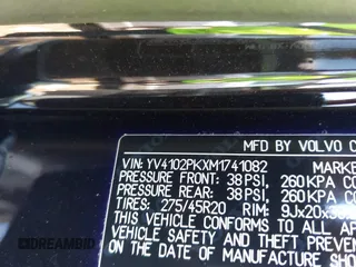 2021 Volvo XC90 Momentum with VIN YV4102PKXM1741082, listed as a IAAI auction lot 41803261 with 42,986 mi miles. Bid and sale history available at carsss.com. Image 9.