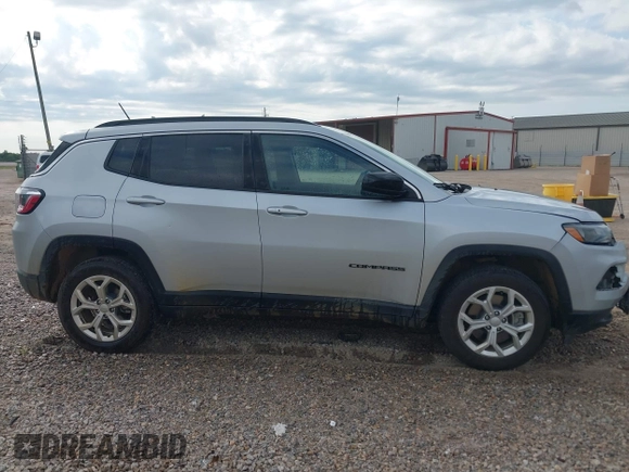 2024 Jeep Compass Latitude with VIN 3C4NJDBN9RT118616, listed as a IAAI auction lot 42030101 with 34,073 mi miles. Bid and sale history available at carsss.com. Image 13.