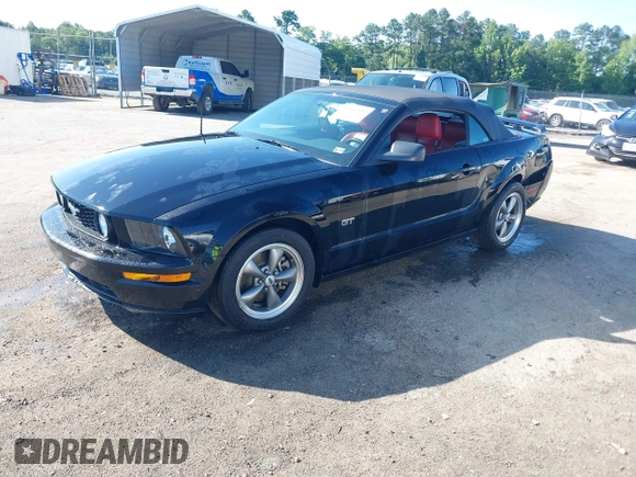 2005 Ford Mustang GT Deluxe с VIN 1ZVFT85H355174523, выставлен на аукционе IAAI как лот 42532902 с пробегом 61 406 миль миль и . История ставок и продаж доступна на DreamBid. Изображение 17.