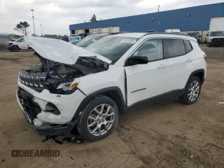 2022 Jeep Compass Latitude Lux with VIN 3C4NJDFB8NT208723, listed as a Copart auction lot 59283325 with 16,861 mi miles and Salvage title. Bid and sale history available at DreamBid. Image 1.