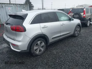 2017 Kia Niro LX with VIN KNDCB3LC7H5055073, listed as a IAAI auction lot 41517938 with 134,586 mi miles. Bid and sale history available at carsss.com. Image 4.
