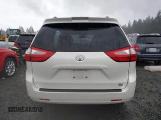 2018 Toyota Sienna XLE with VIN 5TDDZ3DC0JS201425, listed as a IAAI auction lot 42001590 with 49,772 mi miles. Bid and sale history available at carsss.com. Image 17.
