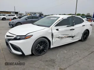 2022 Toyota Camry SE with VIN 4T1G11AK8NU033910, listed as a Copart auction lot 53079455 with 28,298 mi miles and Salvage Title. Bid and sale history available at carsss.com. Image 1.