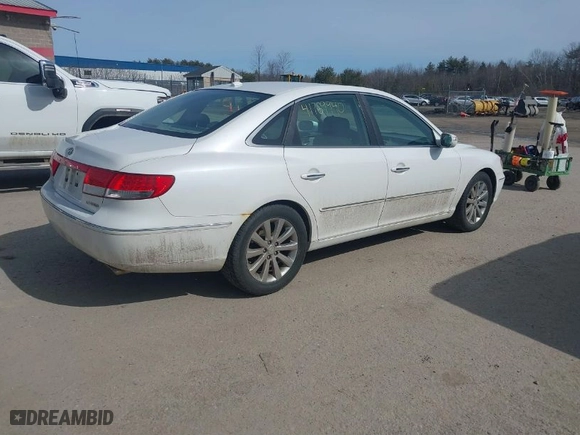 2009 Hyundai Azera Limited with VIN KMHFC46F99A368183, listed as a IAAI auction lot 41769940 with NaN miles. Bid and sale history available at carsss.com. Image 4.