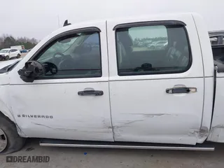 2007 Chevrolet Silverado 1500 LT w/1LT with VIN 2GCEC13C971658729, listed as a IAAI auction lot 41511701 with 132,555 mi miles. Bid and sale history available at carsss.com. Image 14.