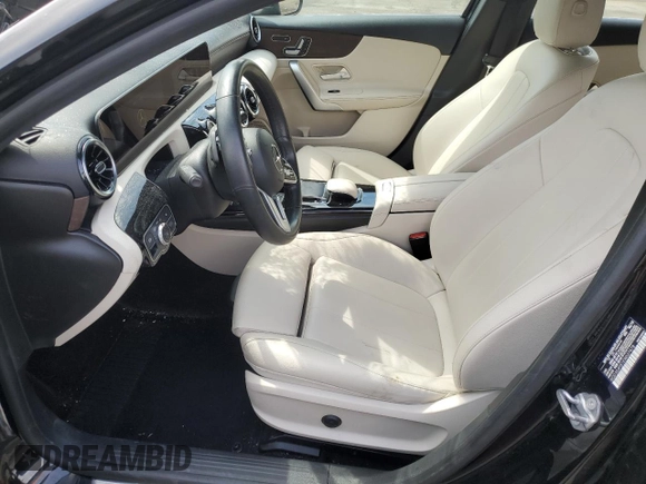 2019 Mercedes-Benz A 220 z VIN WDD3G4FB1KW027478, wystawiony jako Copart lot #54904335 z przebiegiem 64 979 mil mil oraz Szkoda całkowita • Salvage title. Historia ofert i sprzedaży dostępna na DreamBid. Obrazek 7.