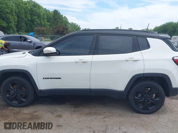 2018 Jeep Compass Latitude z VIN 3C4NJDBBXJT304529, wystawiony jako IAAI lot #42637865 z przebiegiem 112 662 mil mil oraz . Historia ofert i sprzedaży dostępna na DreamBid. Obrazek 14.