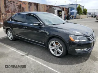 2014 Volkswagen Passat SEL Premium z VIN 1VWCN7A36EC077099, wystawiony jako Copart lot #58440905 z przebiegiem 144 462 mil mil oraz Szkoda całkowita • Salvage title. Historia ofert i sprzedaży dostępna na DreamBid. Obrazek 4.