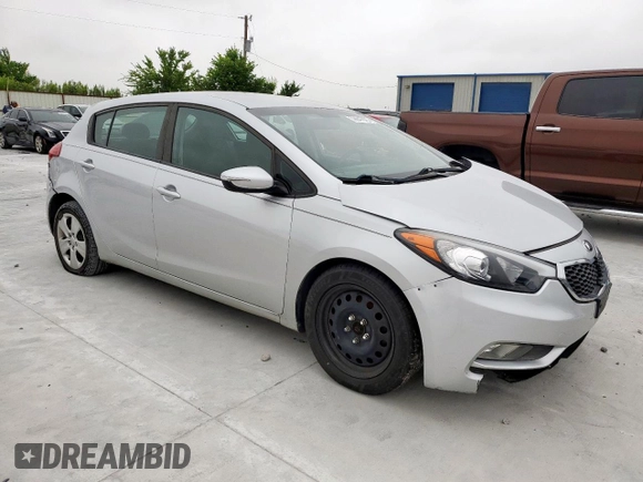 2016 Kia Forte LX z VIN KNAFK5A89G5607515, wystawiony jako Copart lot #59847625 z przebiegiem 98 917 mil mil oraz Czysty tytuł • Clean title. Historia ofert i sprzedaży dostępna na DreamBid. Obrazek 4.