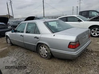 1995 Mercedes-Benz E Class with VIN WDBEA32EXSC211428, listed as a Copart auction lot 85424004 with 95,411 mi miles and Clean Title. Bid and sale history available at carsss.com. Image 2.