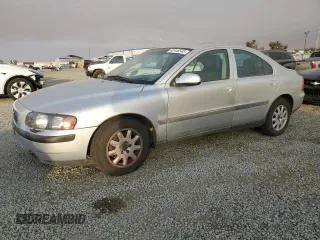 2002 Volvo S60 with VIN YV1RS61R722177678, listed as a Copart auction lot 42446545 with 136,244 mi miles and Salvage Title. Bid and sale history available at carsss.com. Image 1.