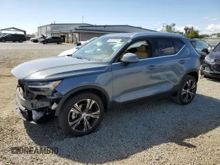 2020 Volvo XC40 Inscription z VIN YV4162UL3L2245240, wystawiony jako Copart lot #53510215 z przebiegiem Nie podano mil oraz Szkoda całkowita • Salvage title. Historia ofert i sprzedaży dostępna na DreamBid. Obrazek 1.