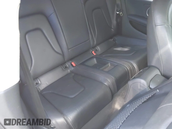 2012 Audi A5 Premium Plus z VIN WAULFAFR7CA027599, wystawiony jako IAAI lot #42201693 z przebiegiem 126 866 mil mil oraz . Historia ofert i sprzedaży dostępna na DreamBid. Obrazek 8.