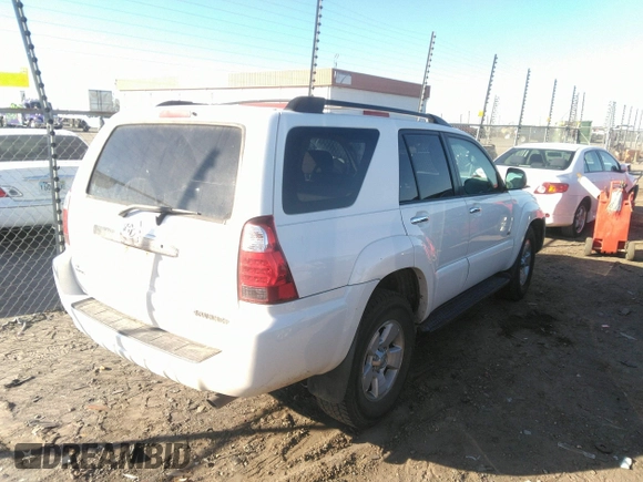 2007 Toyota 4Runner SR5 with VIN JTEZU14R178083911, listed as a IAAI auction lot 35155889 with 271,415 mi miles. Bid and sale history available at carsss.com. Image 4.