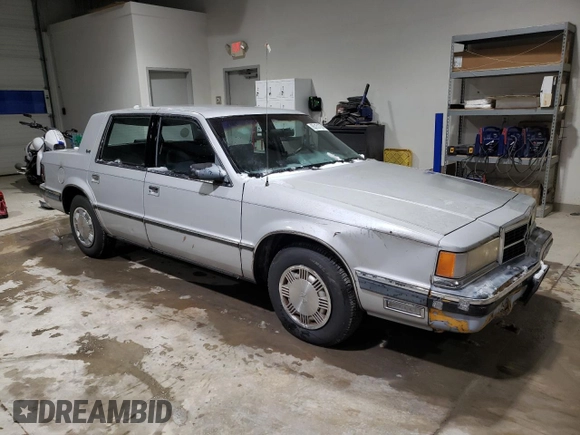 1989 Dodge Dynasty z VIN 1B3BC4634KD442902, wystawiony jako Copart lot #85151394 z przebiegiem 63 120 mil mil oraz Czysty tytuł • Clean title. Historia ofert i sprzedaży dostępna na DreamBid. Obrazek 4.