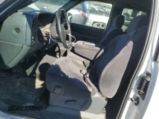 2000 GMC New Sierra 1500 SLE with VIN 2GTEC19T0Y1358568, listed as a Copart auction lot 43400635 with 299,733 mi miles and Salvage Title. Bid and sale history available at carsss.com. Image 7.