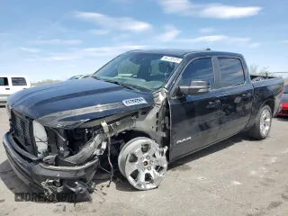 2023 Ram 1500 Big Horn z VIN 1C6SRFFT6PN580748, wystawiony jako Copart lot #56720125 z przebiegiem 18 652 mil mil oraz Szkoda całkowita • Salvage title. Historia ofert i sprzedaży dostępna na DreamBid. Obrazek 1.