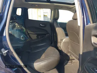 2019 Jeep Compass Latitude with VIN 3C4NJDBB0KT818133, listed as a IAAI auction lot 40736830 with 37,714 mi miles. Bid and sale history available at carsss.com. Image 8.