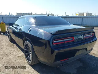 2019 Dodge Challenger R/T Scat Pack z VIN 2C3CDZFJ9KH556896, wystawiony jako IAAI lot #41892608 z przebiegiem 60 747 mil mil oraz . Historia ofert i sprzedaży dostępna na DreamBid. Obrazek 3.