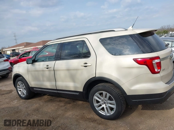 2018 Ford Explorer XLT z VIN 1FM5K8D8XJGB48238, wystawiony jako IAAI lot #42134728 z przebiegiem 88 434 mil mil oraz . Historia ofert i sprzedaży dostępna na DreamBid. Obrazek 14.