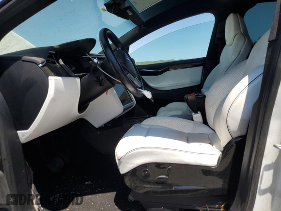 2016 Tesla Model X 70D z VIN 5YJXCAE26GF004233, wystawiony jako Copart lot #58378805 z przebiegiem 90 133 mil mil oraz Szkoda całkowita • Salvage title. Historia ofert i sprzedaży dostępna na DreamBid. Obrazek 7.
