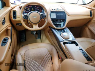 2021 Aston Martin DBX z VIN SCFVUJAW7MTV03341, wystawiony jako Copart lot #71015804 z przebiegiem 12 324 mil mil oraz Szkody całkowita. Historia ofert i sprzedaży dostępna na DreamBid. Obrazek 8.