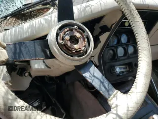 1980 Chevrolet Corvette z VIN 1Z878AS407077, wystawiony jako Copart lot #55312454 z przebiegiem Nie podano mil oraz Szkoda całkowita • Salvage title. Historia ofert i sprzedaży dostępna na DreamBid. Obrazek 9.