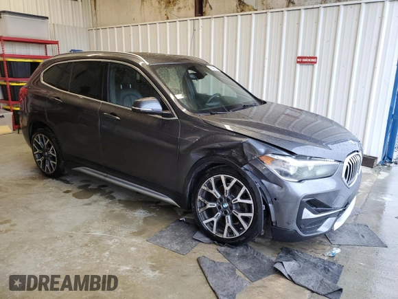 2021 BMW X1 sDrive28i z VIN WBXJG7C04M5S68209, wystawiony jako Copart lot #52099115 z przebiegiem 57 497 mil mil oraz Szkody całkowita. Historia ofert i sprzedaży dostępna na DreamBid. Obrazek 4.