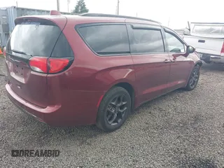 2020 Chrysler Pacifica Touring with VIN 2C4RC1FG6LR142887, listed as a IAAI auction lot 42260931 with 50,008 mi miles and . Bid and sale history available at DreamBid. Image 4.