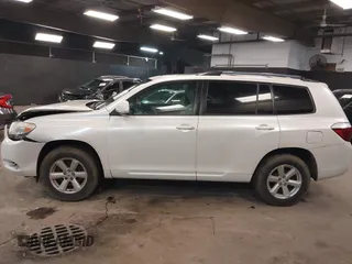 2010 Toyota Highlander with VIN 5TDBK3EH6AS007911, listed as a IAAI auction lot 42410234 with 319,560 mi miles and . Bid and sale history available at DreamBid. Image 14.