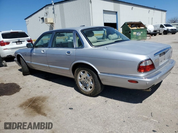2003 Jaguar XJ 8 z VIN SAJDA14C23LF59484, wystawiony jako Copart lot #50304475 z przebiegiem Nie podano mil oraz Czysty tytuł • Clean title. Historia ofert i sprzedaży dostępna na DreamBid. Obrazek 2.